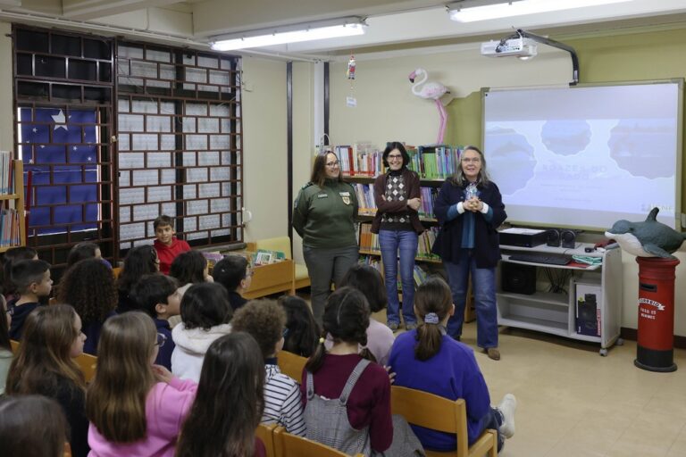Foi feita uma apresentação sobre a biologia do roaz-corvineiro e o enquadramento da Reserva Natural do Estuário do Sado