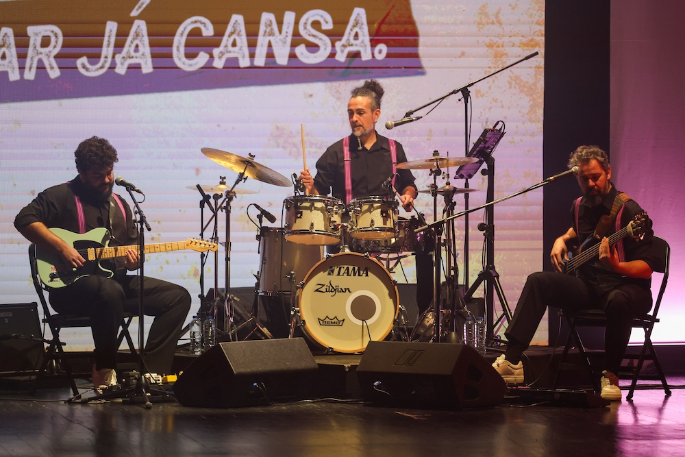 A cenas foram acompanhadas ao vivo por uma banda composta por Guilherme Marinho, Jaume Pradas e Nuno Oliveira