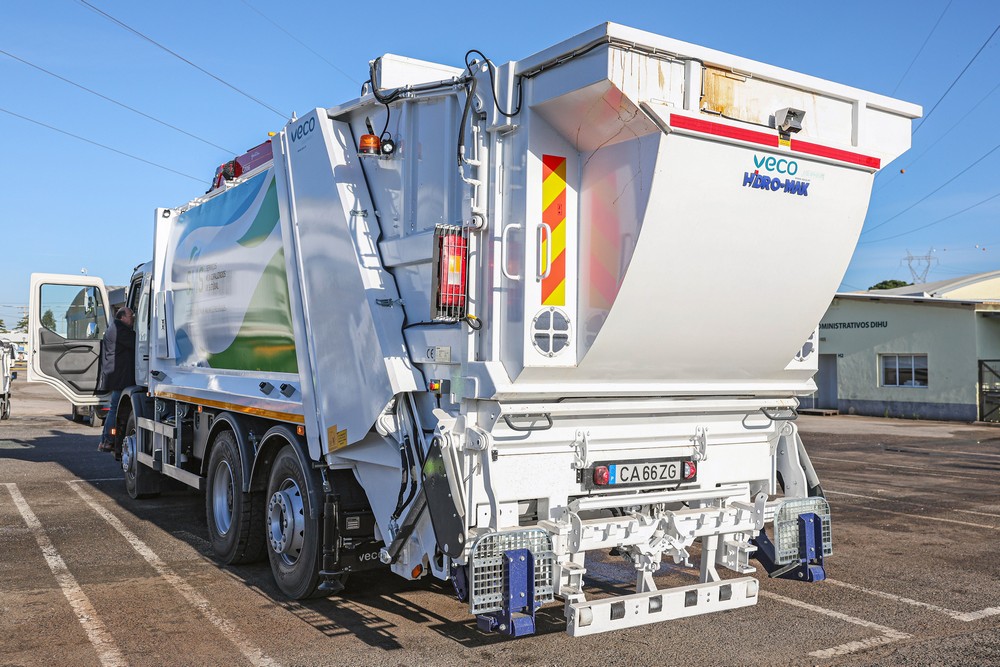 As viaturas, adquiridas num investimento de 537 mil e 743,70 euros, reforçam a frota operacional dos SMS