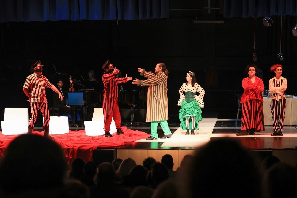 Escola de Amantes – Così fan tutte, na estreia da versão em português da ópera de Mozart, pela Companhia de Ópera de Setúbal