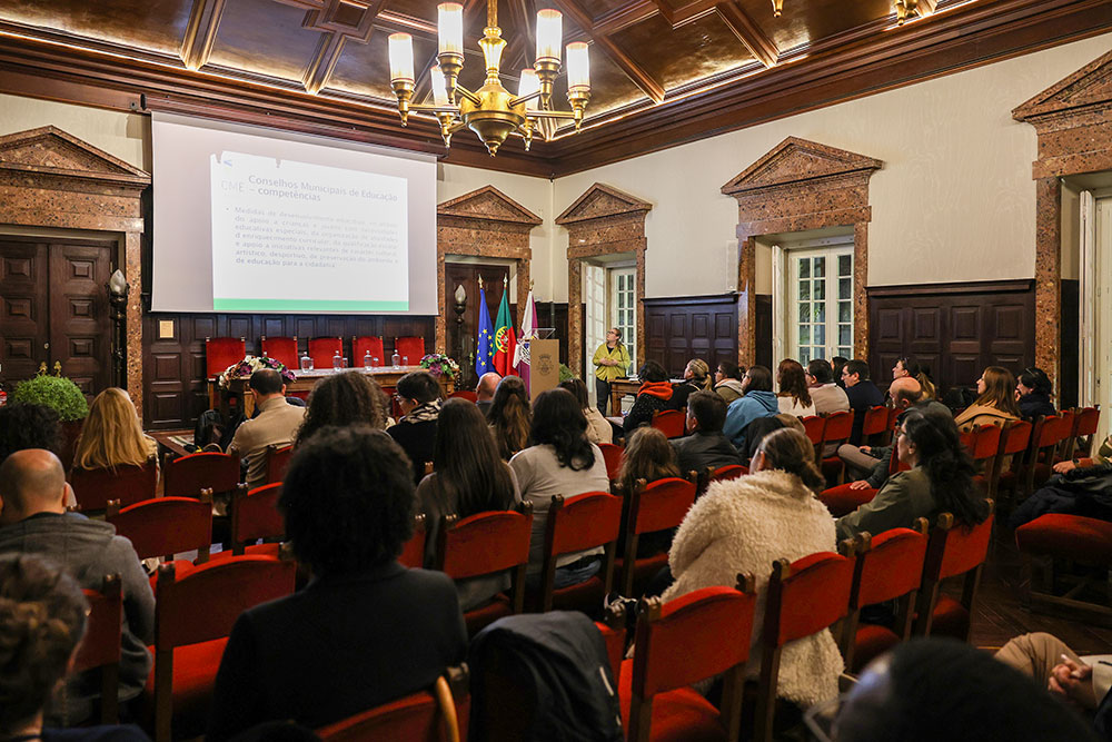 A Câmara Municipal de Setúbal reuniu-se com Associações de Pais