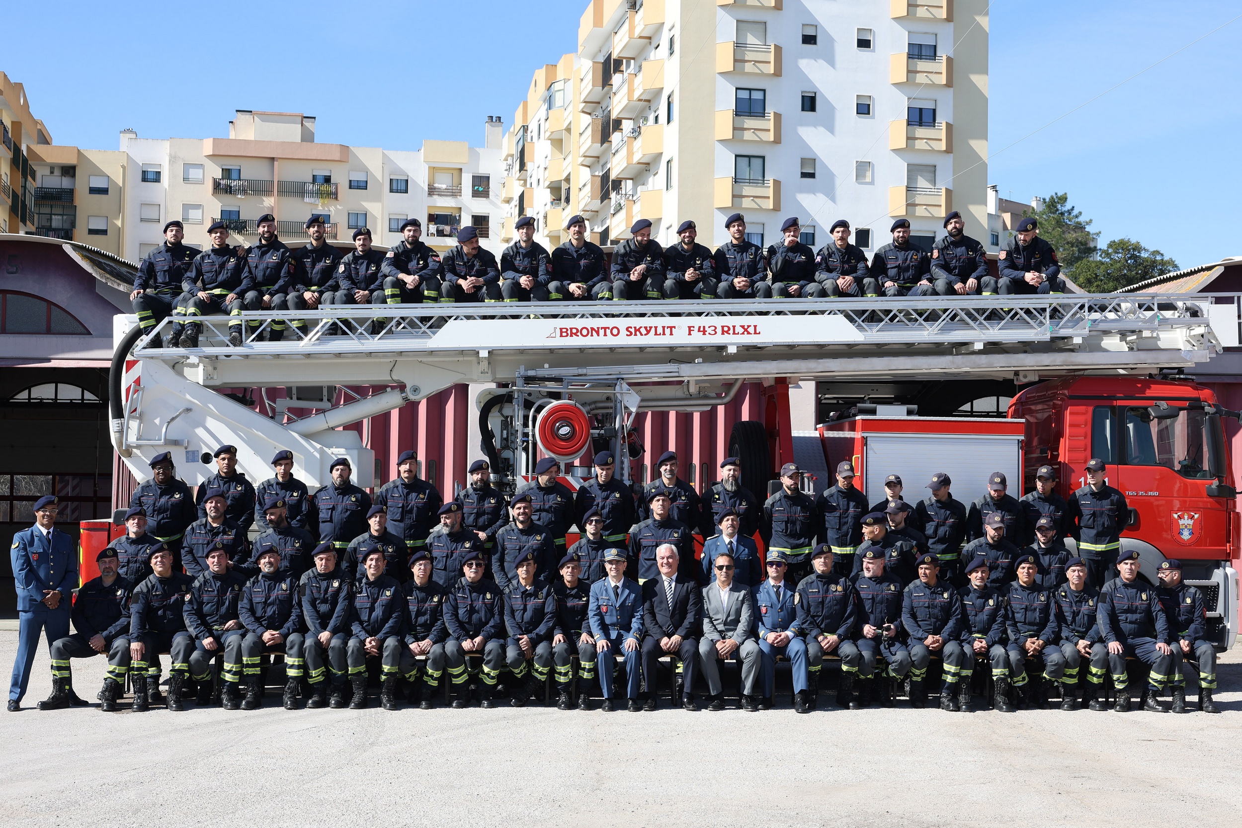 A tradicional foto de grupo da da Companhia de Bombeiros Sapadores de Setúbal