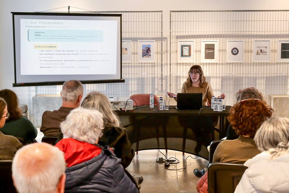 A sessão contou com intervenções de Maria João Gonçalves, Helena Barroso e Nathalie Antunes-Ferreira, da Egas Moniz School of Health and Science