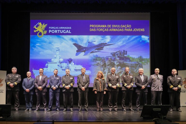 O Programa de Divulgação das Forças Armadas para Jovens proporcionou, ao longo de três dias, atividades dirigidas aos alunos do 9.º ano e do ensino secundário, com o objetivo de promover a cidadania ativa e aproximação das Forças Armadas aos cidadãos