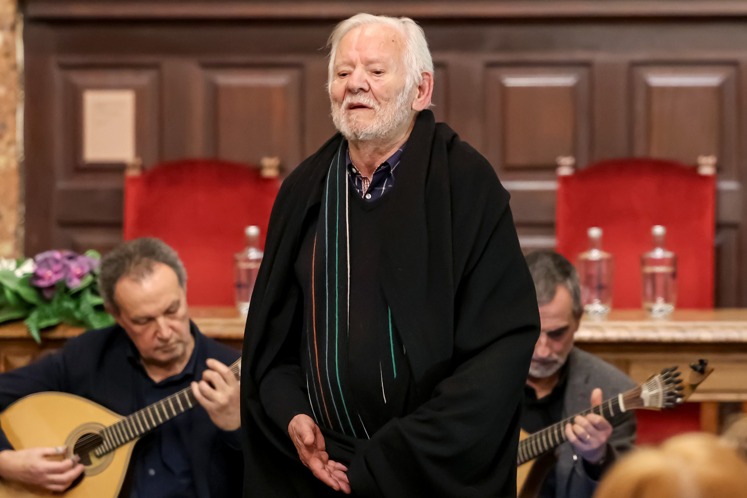 Reencontro com o legado musical e poético do cantautor através de uma abordagem contemporânea