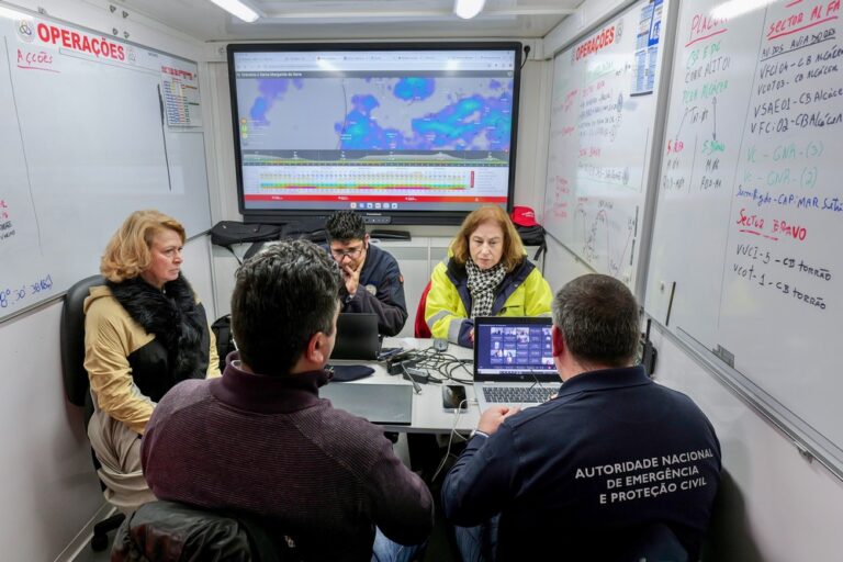 Maria das Dores Meira mostrou total solidariedade para com o concelho de Alcácer do Sal e, na qualidade de presidente da Comissão Distrial de Proteção Civil, reiterou que o Governo deve declarar a situação de calamidade no concelho vizinho.