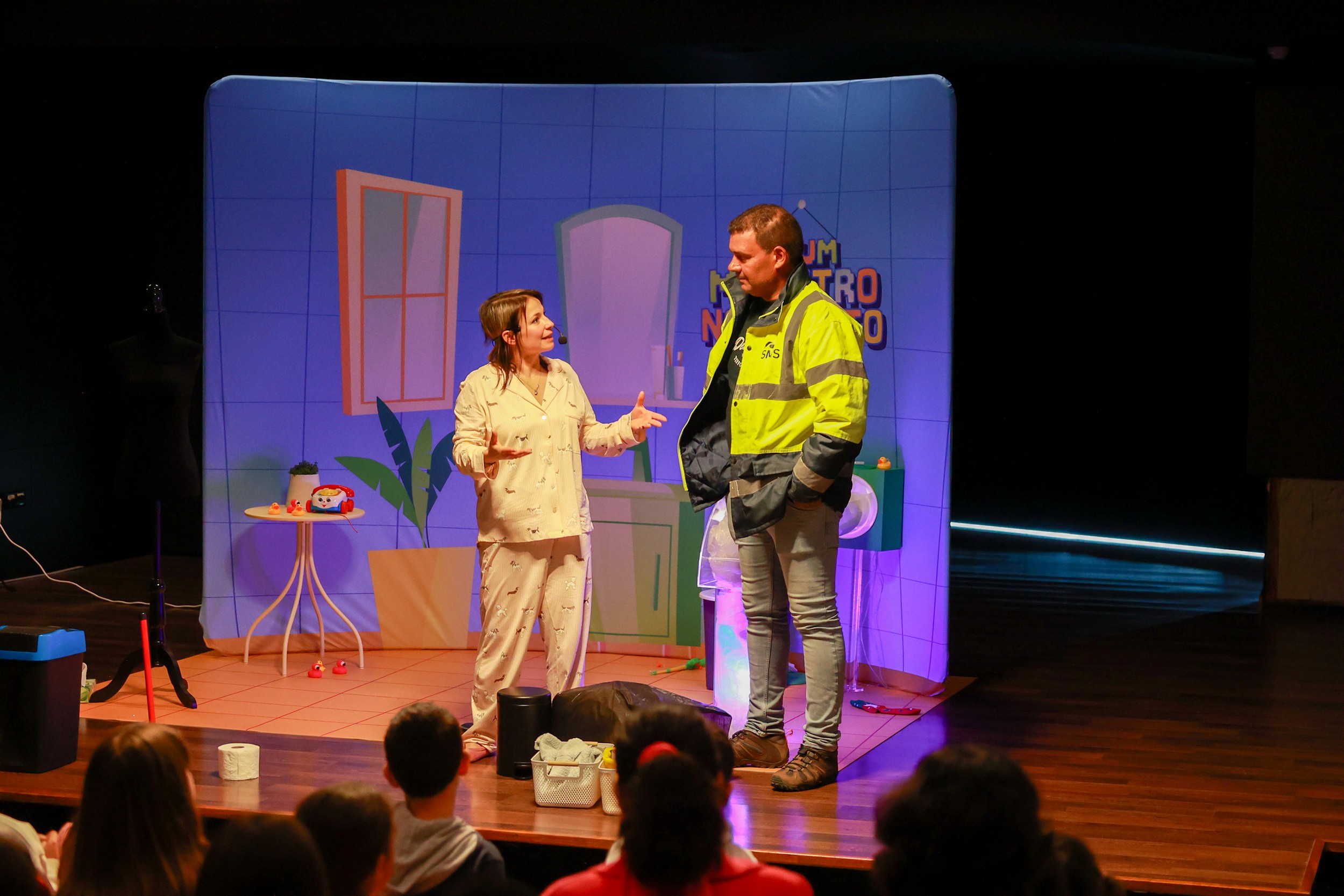 Dia Mundial da Água - peça de teatro infantil "Há Um Monstro no Esgoto"