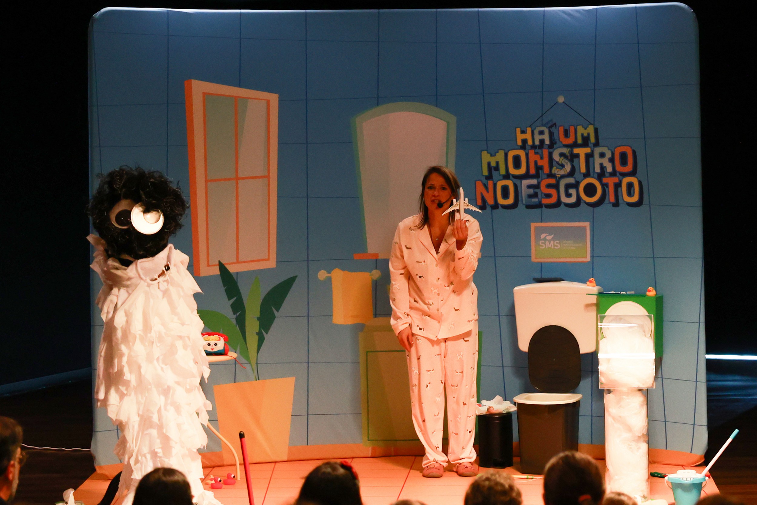Dia Mundial da Água - peça de teatro infantil "Há Um Monstro no Esgoto"