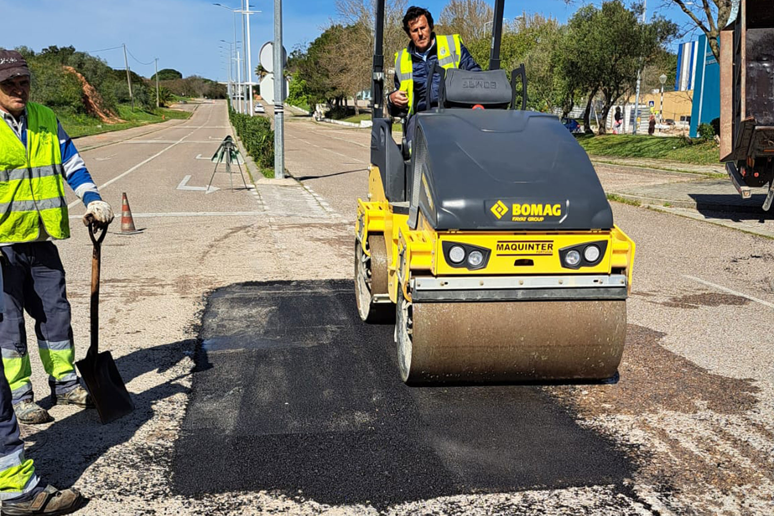 Eliminação de buracos - Av. Emídio Graça