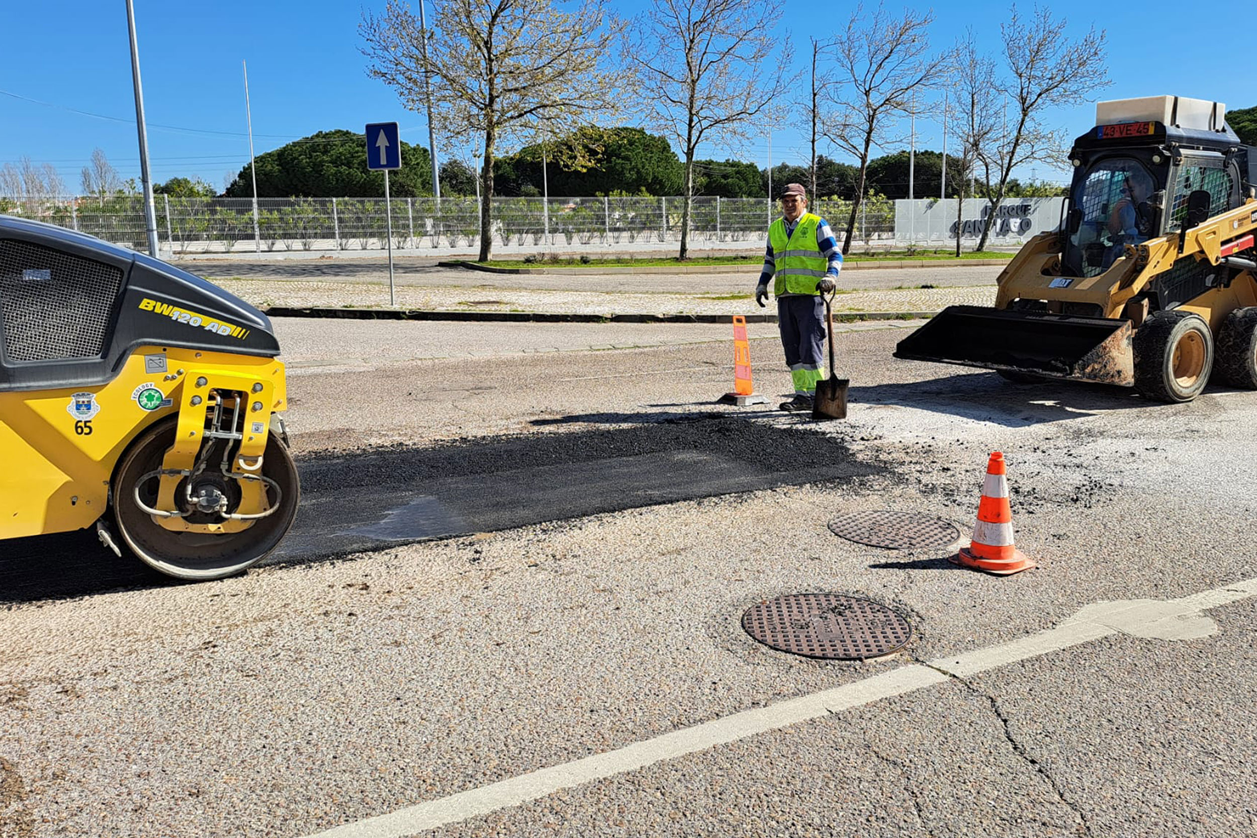 Eliminação de buracos - Av. Emídio Graça