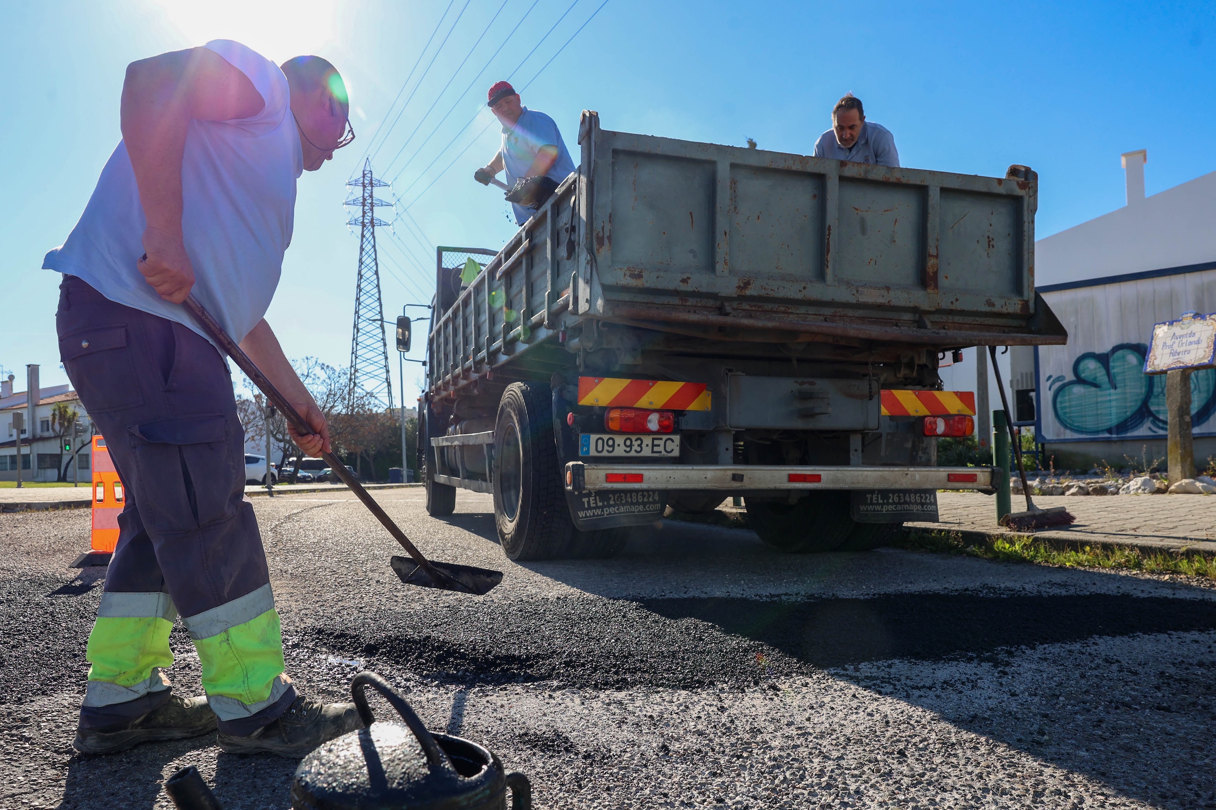 Eliminação de buracos - Av. António Sérgio