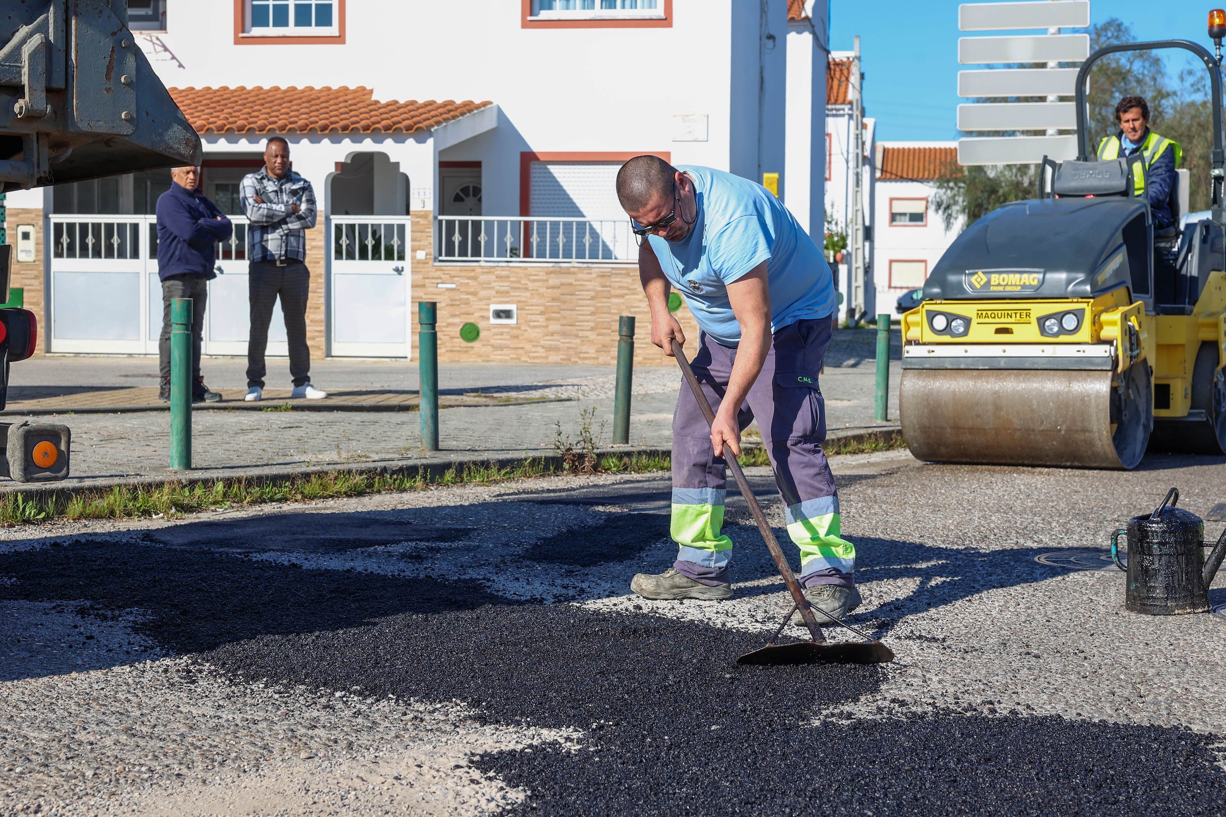Eliminação de buracos - Av. António Sérgio