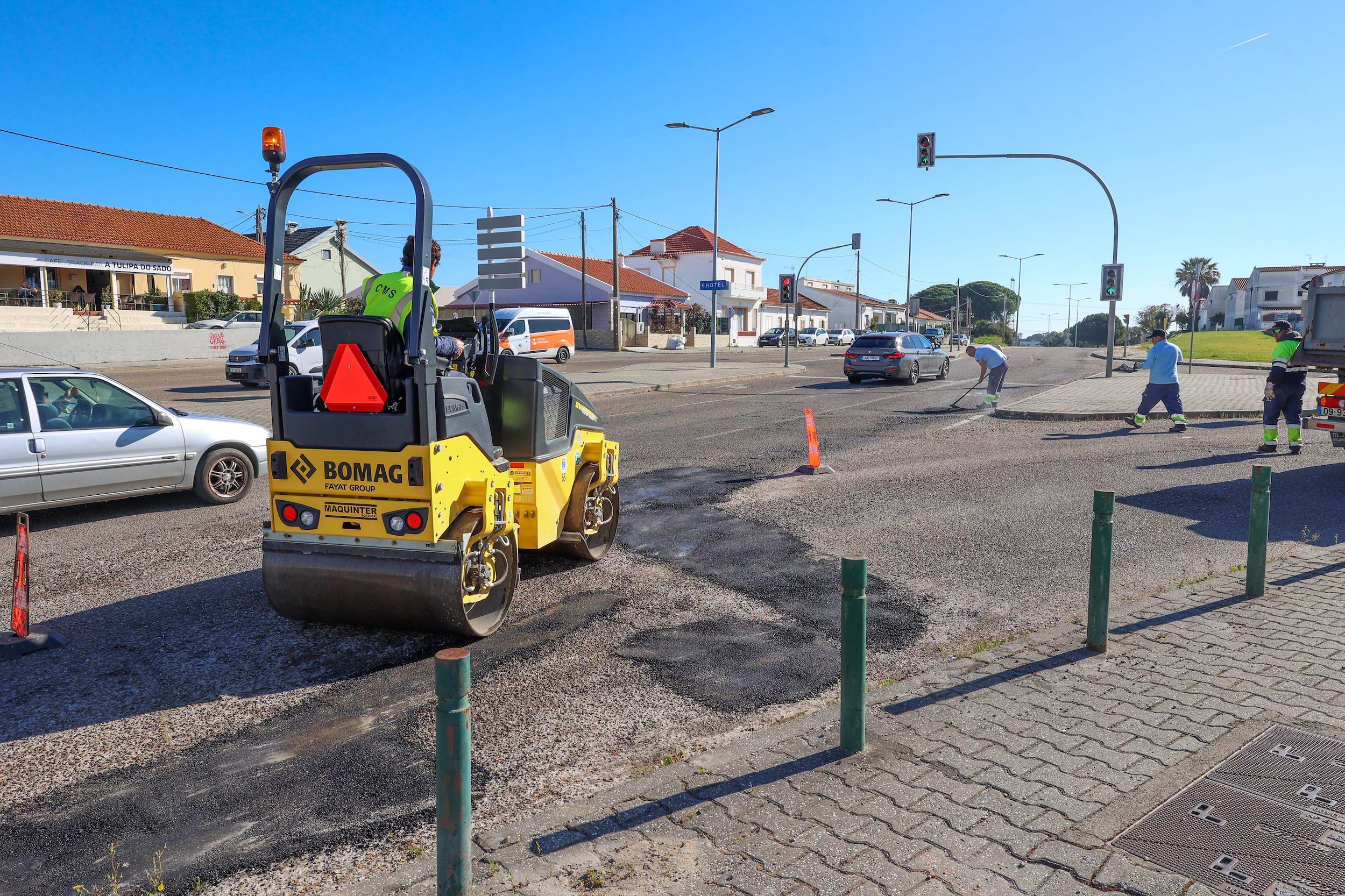 Eliminação de buracos - Av. António Sérgio