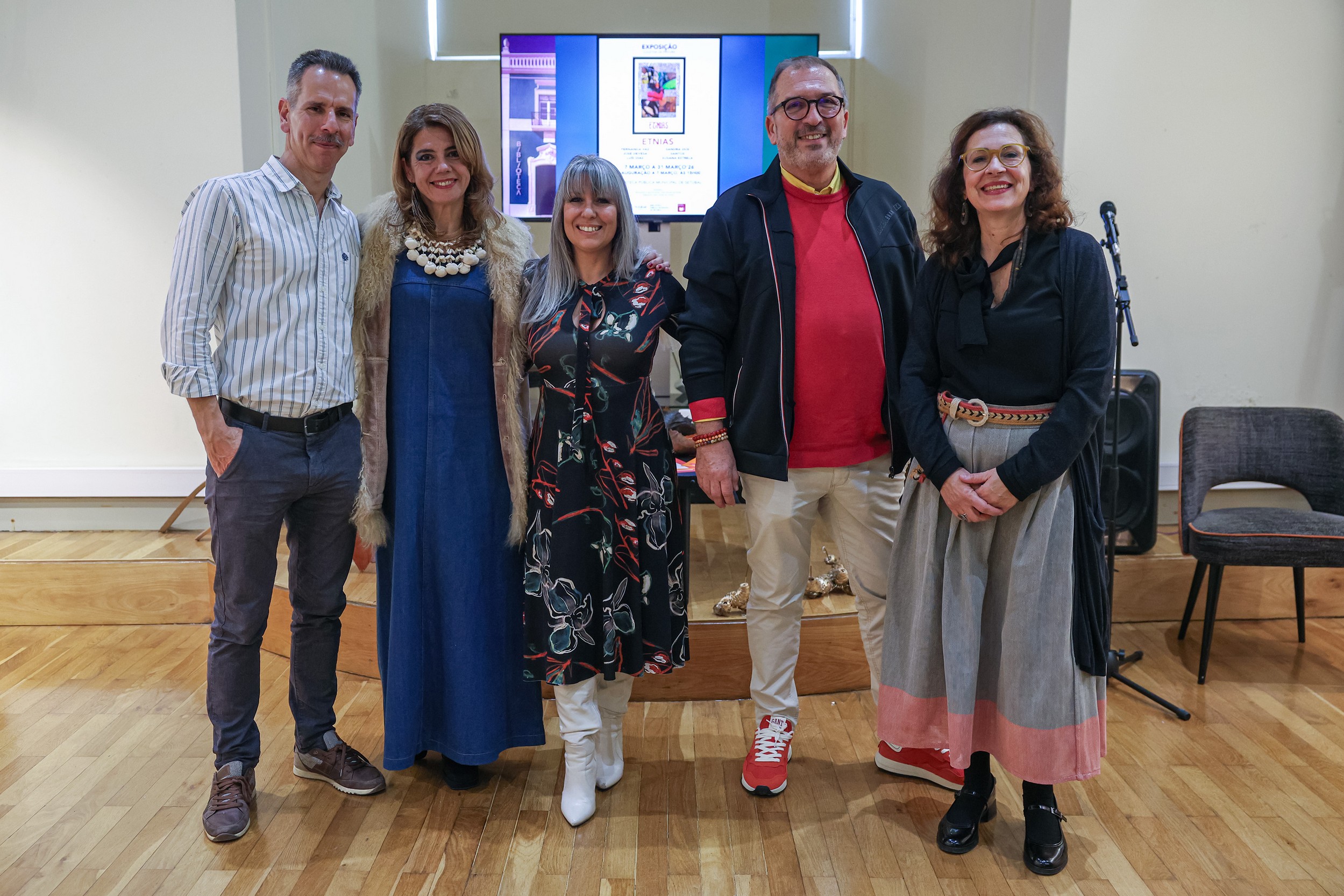 Exposição coletiva de pintura “Etnias”, com obras de Fernanda Vaz, José Devesa, Luís Dias, Sandra dos Santos e Susana Estrela