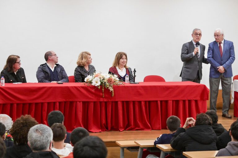 Na cerimónia estiveram presentes a vice-presidente da Câmara, Maria do Carmo Tiago, o presidente da Assembleia Municipal, Paulo Lopes, e o presidente da Fundação Escola Profissional de Setúbal, José Canavarro