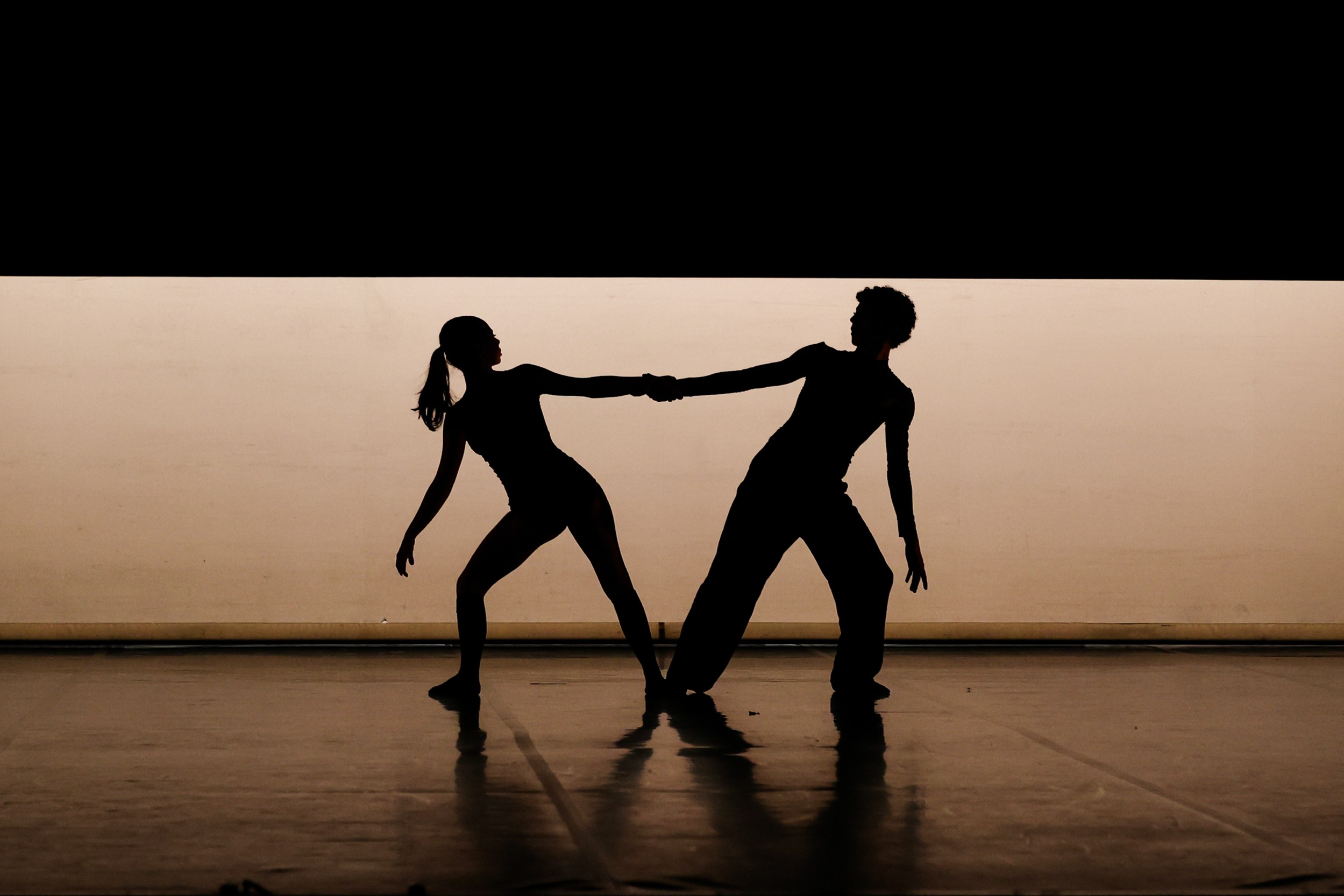 As três criações revelaram universos artísticos distintos, com propostas marcadas por diferentes linguagens coreográficas