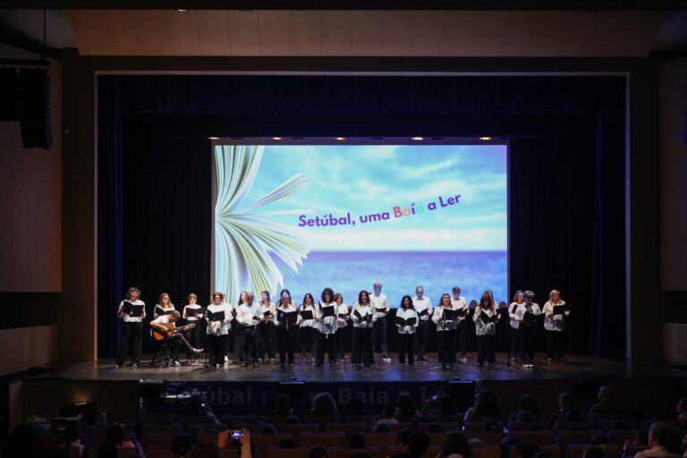 A sessão reuniu estudantes de vários níveis de ensino, professores e famílias
