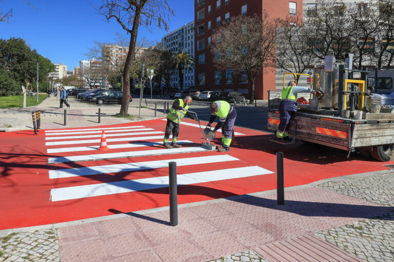 Pintura passadeiras - Rua Dr. António Manuel Gamito