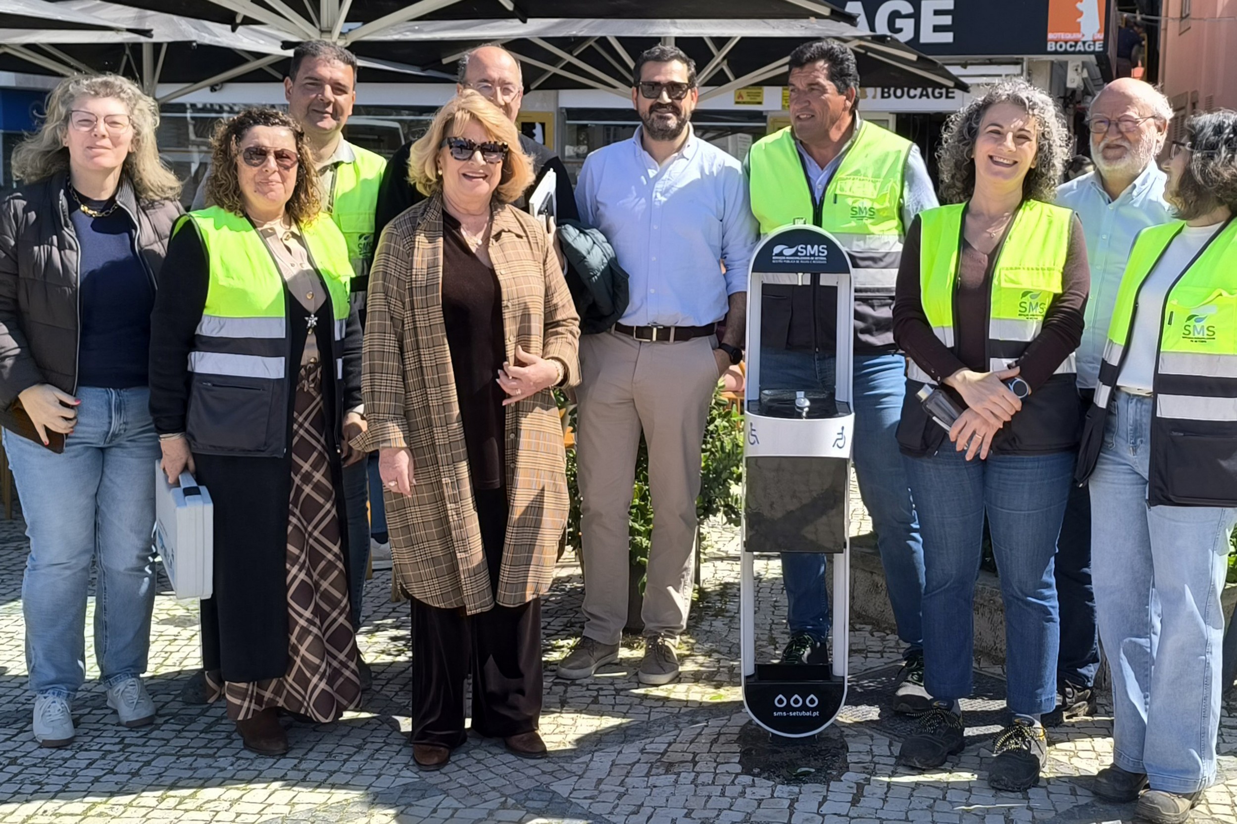A rede municipal de bebedouros públicos inclusivos foi inaugurada pela presidente do município, Maria das Dores Meira