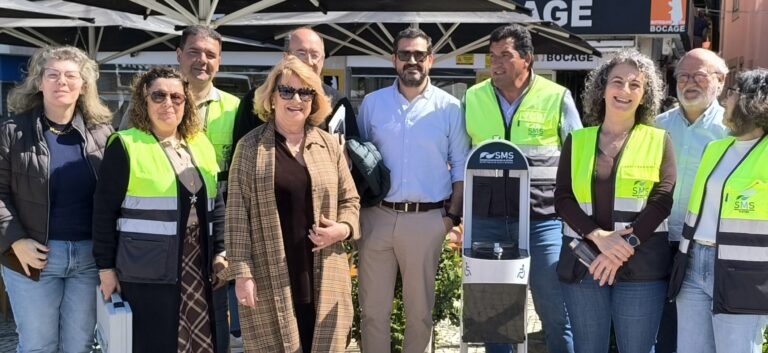 A rede municipal de bebedouros públicos inclusivos foi inaugurada pela presidente do município, Maria das Dores Meira