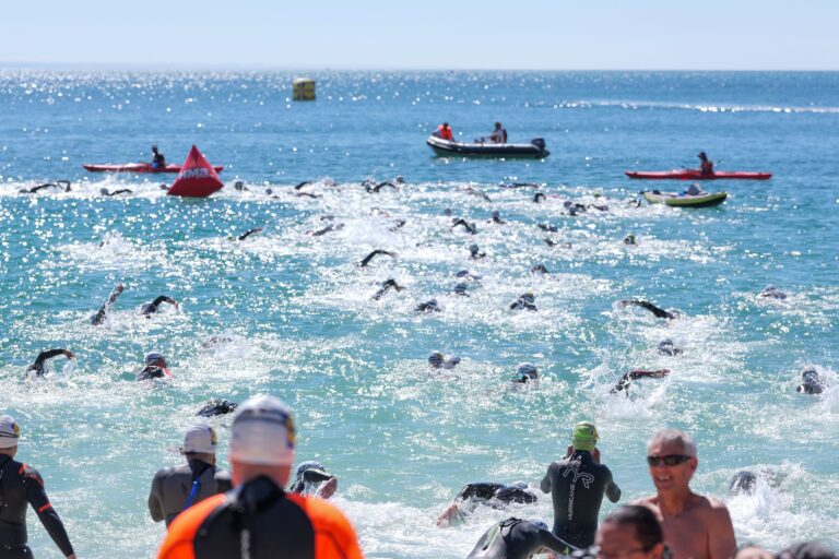 Competiram cerca de 750 nadadores