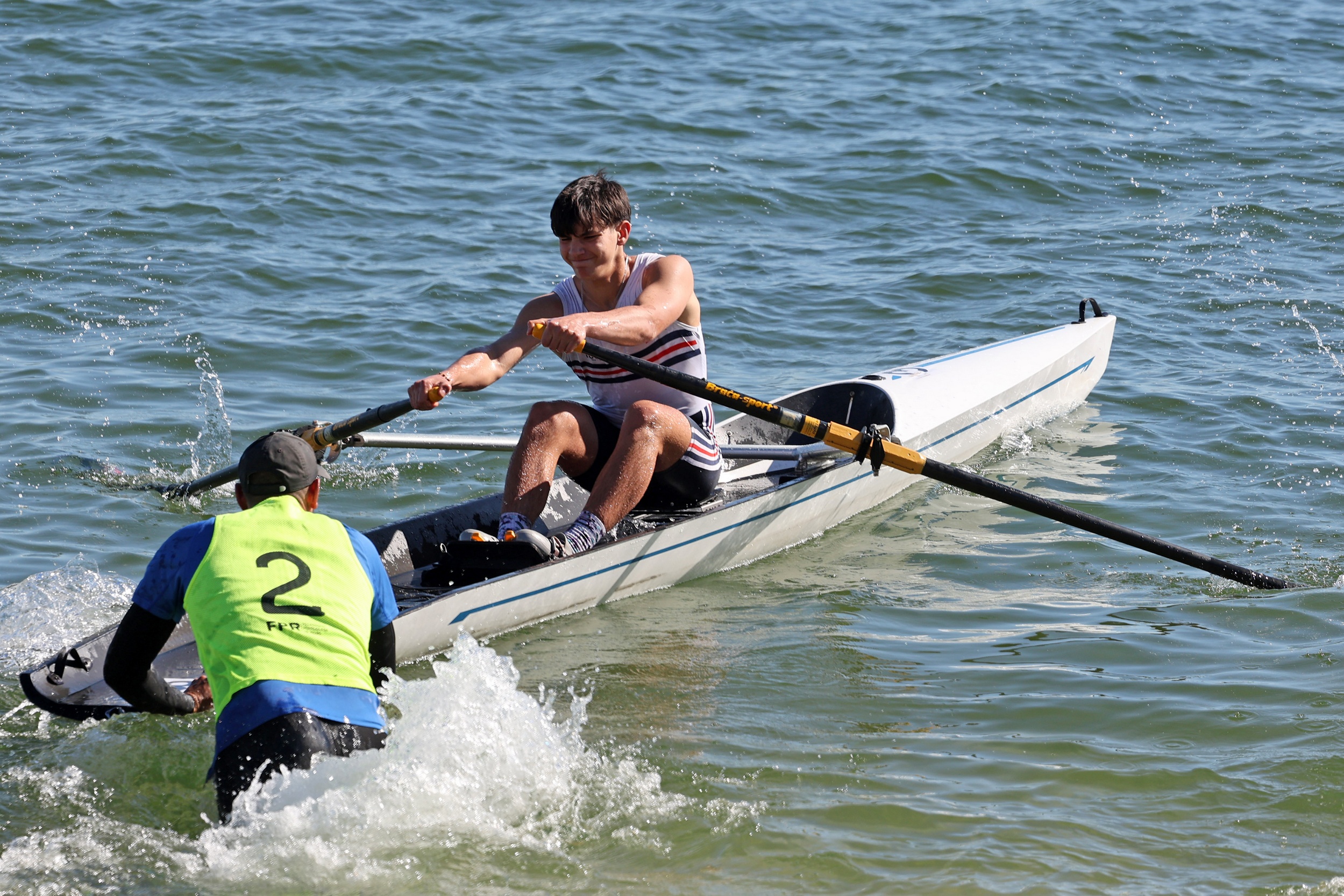 Atletas dos escalões sub-17, sub-19, seniores e veteranos participaram na primeira etapa da Taça de Portugal de Remo de Mar