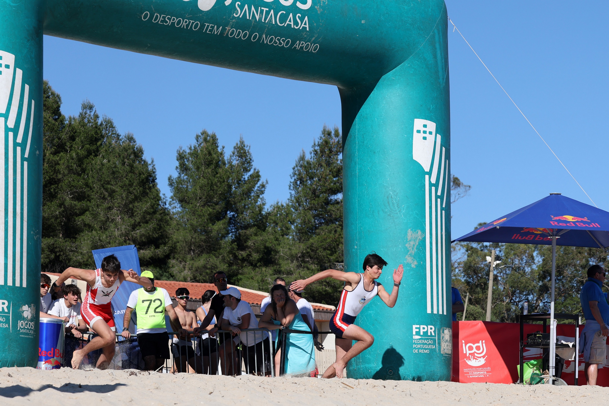 O evento realizou-se em provas de 500 metros, numa pista com partida e chegada na Praia de Albarquel