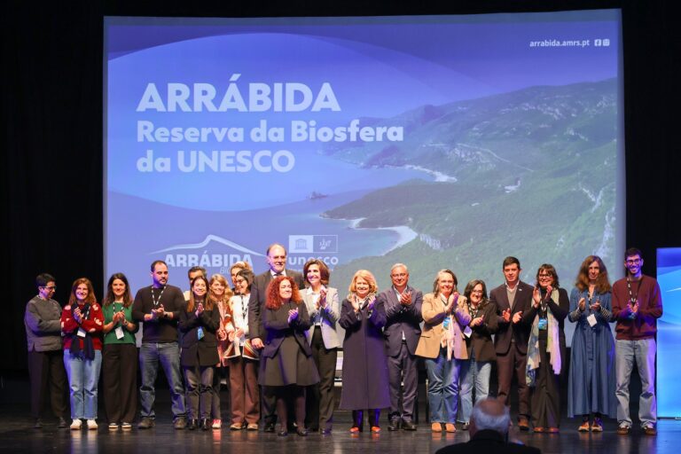 A cerimónia de tomada de posse decorreu no Cine-Teatro São João, em Palmela