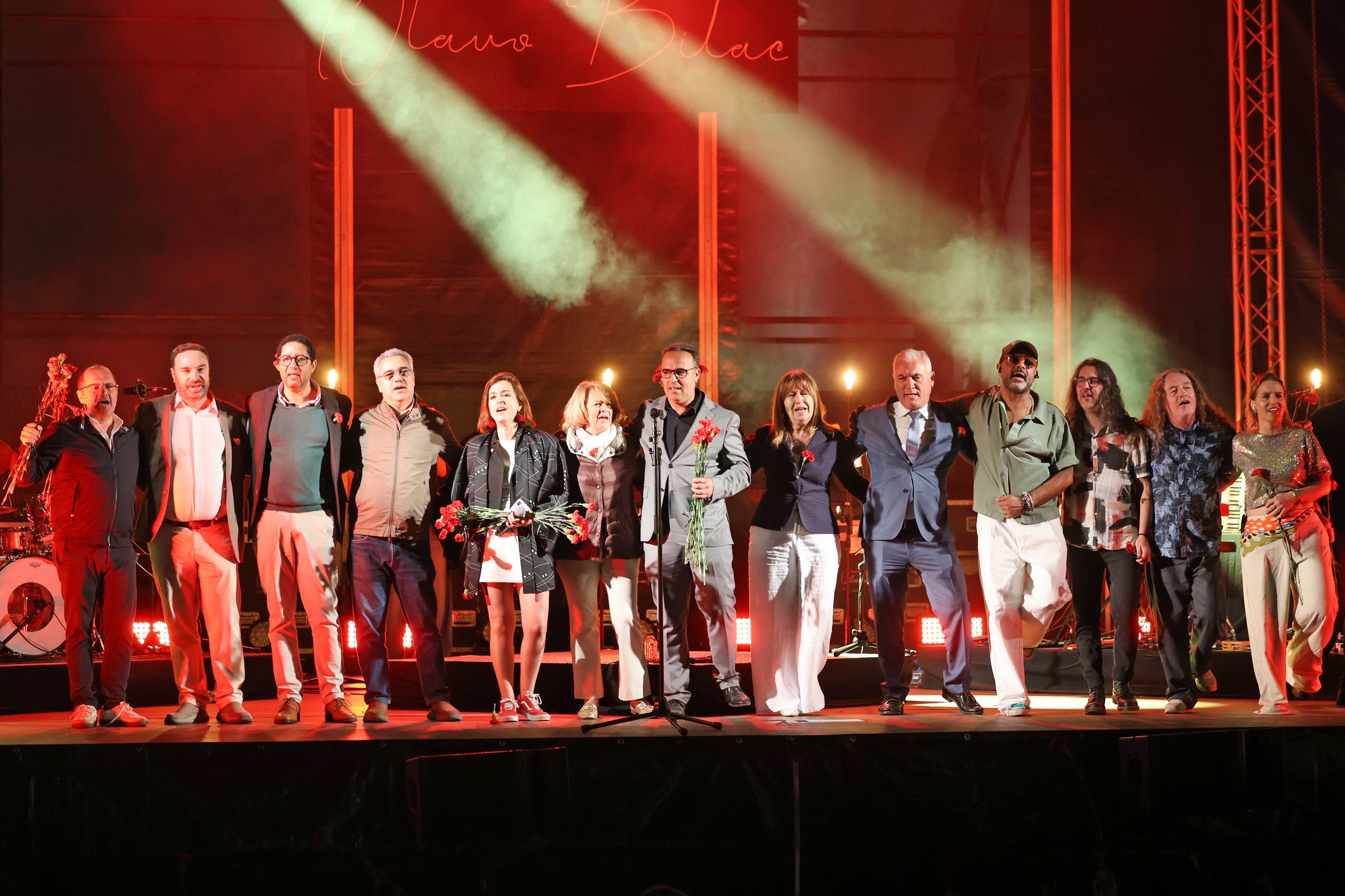 O Executivo municipal e o presidente da Assembleia Municipal de Setúbal, Paulo Lopes, subiram ao palco e, juntamente com o público, entoaram “Grândola Vila Morena”