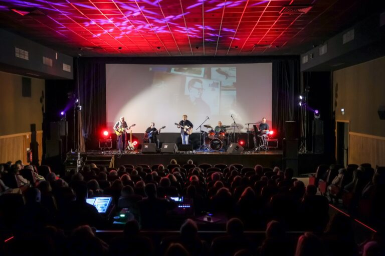 A banda apresentou um novo trabalho discográfico de tributo a José Afonso, composto por algumas das canções mais emblemáticas do cantautor