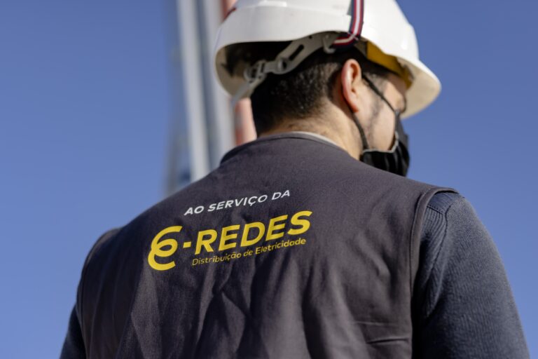 E-Redes realiza trabalhos na rede de distribuição o que motiva interrupções pontuais no fornecimento de energia