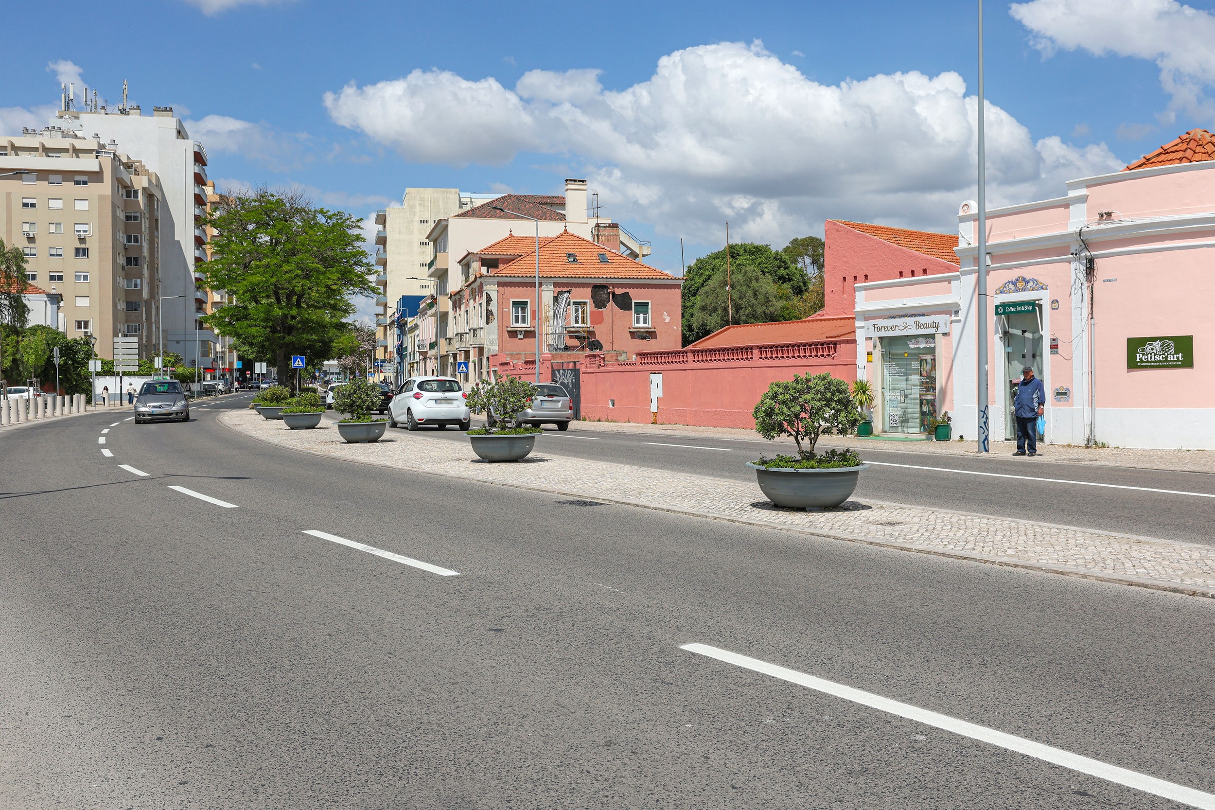 Avenida 22 Dezembro - Pintura de eixos