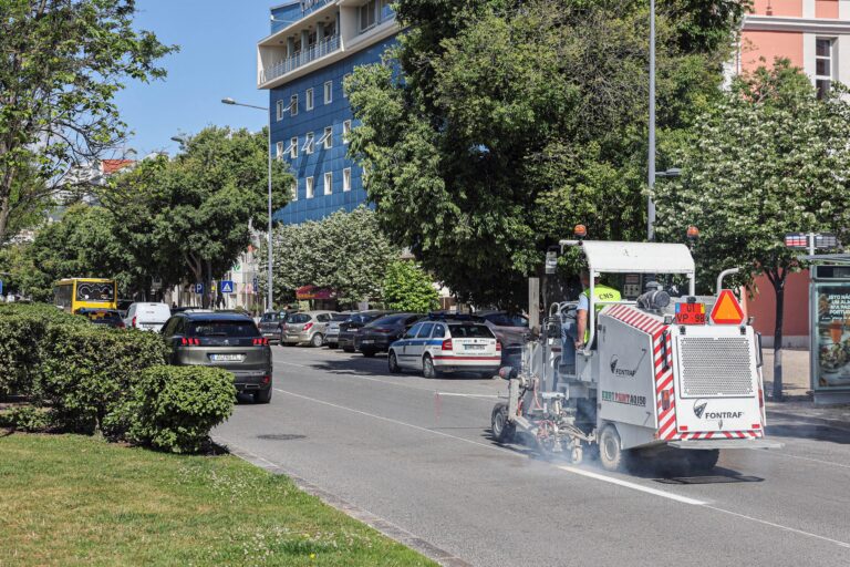 Avenida Luísa Todi - Pintura de eixos