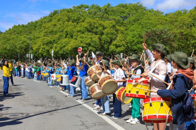 Cerca de 500 alunos de escolas dos 1.º e 2.º ciclos do ensino básico de todos os agrupamentos escolares do concelho participaram no Desfile