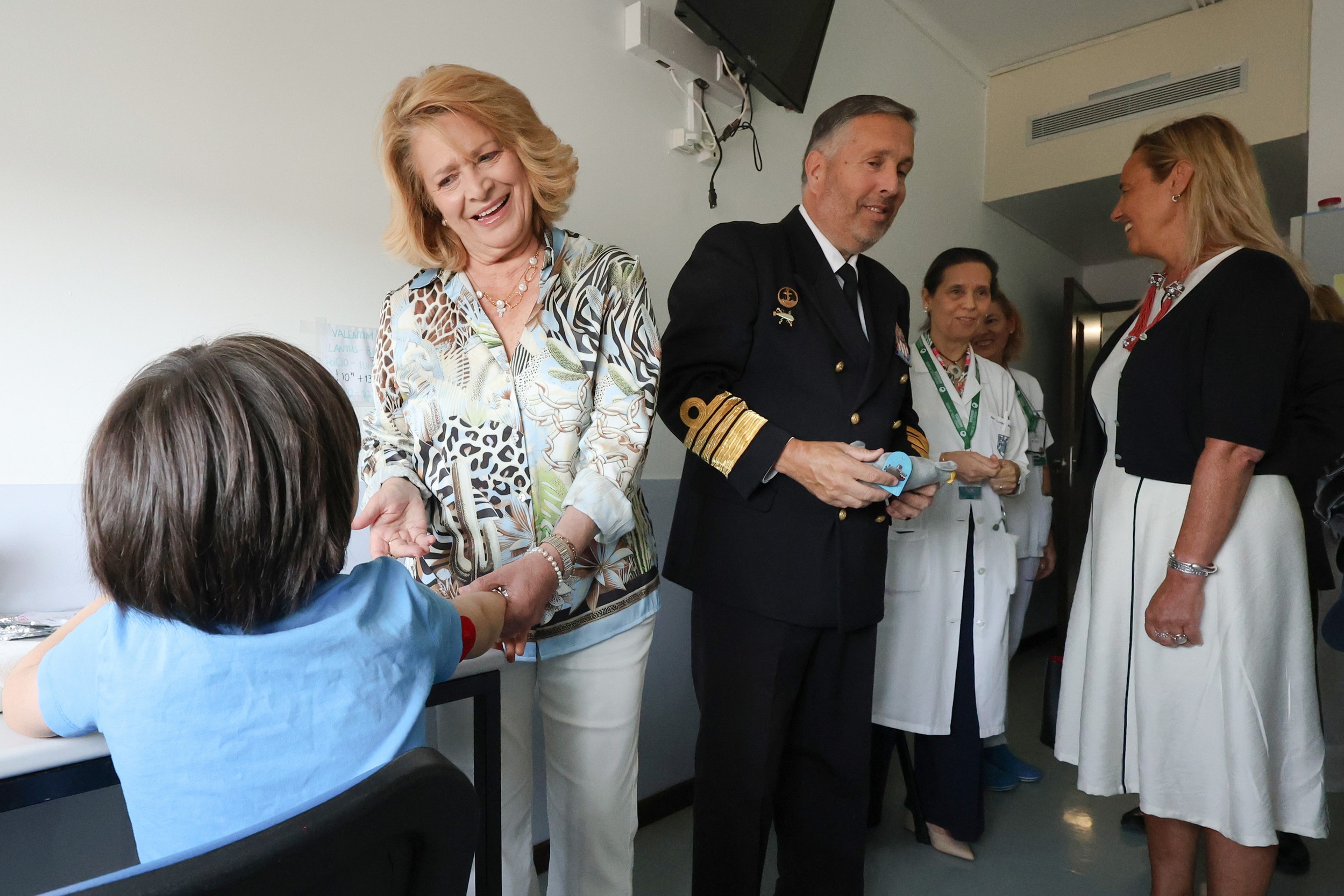 A presidente da Câmara Municipal, Maria das Dores Meira, acompanhou a comitiva da Marinha