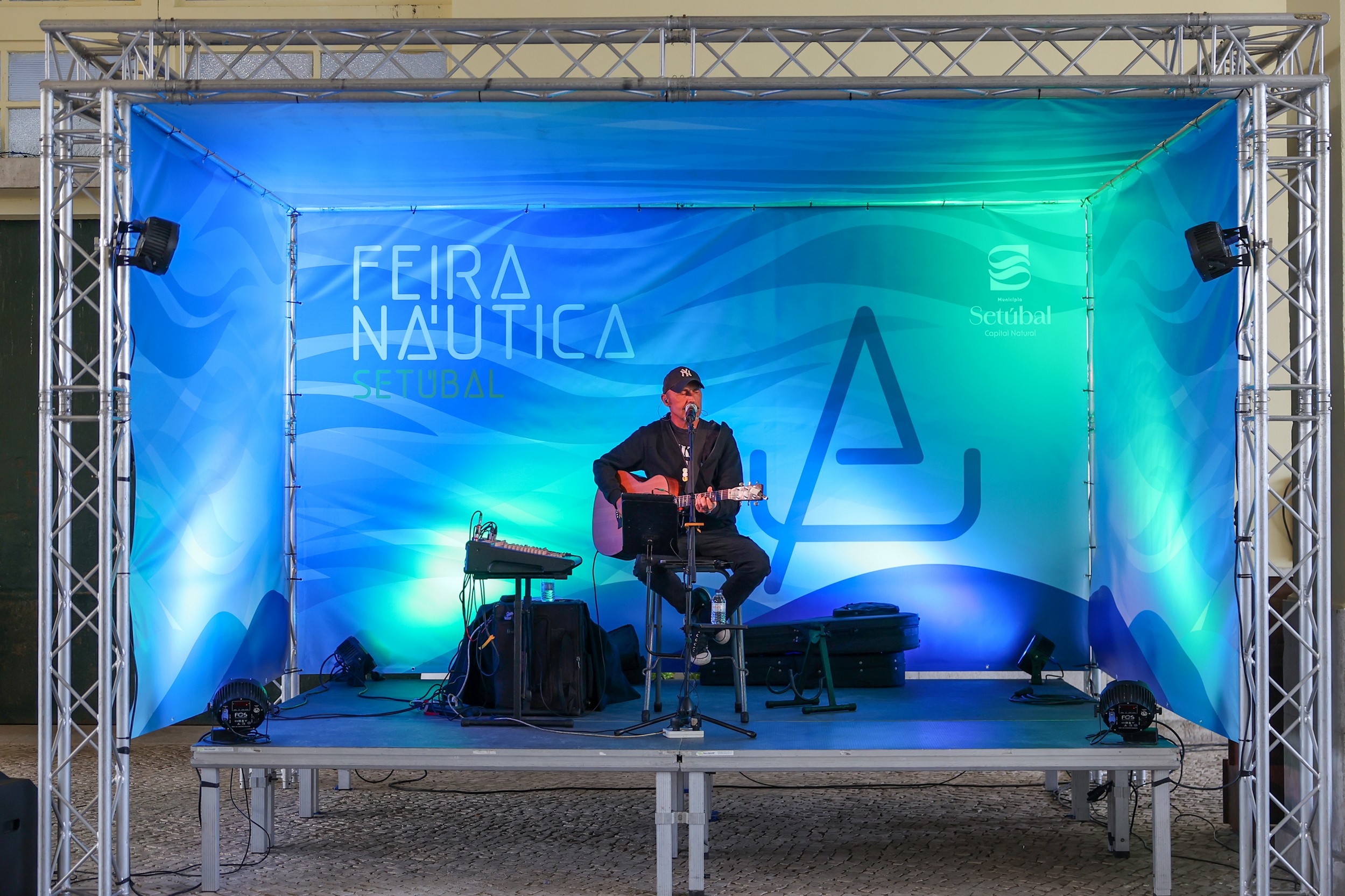 No recinto há uma zona de restauração, a qual contou com animação musical de Jorge Nice