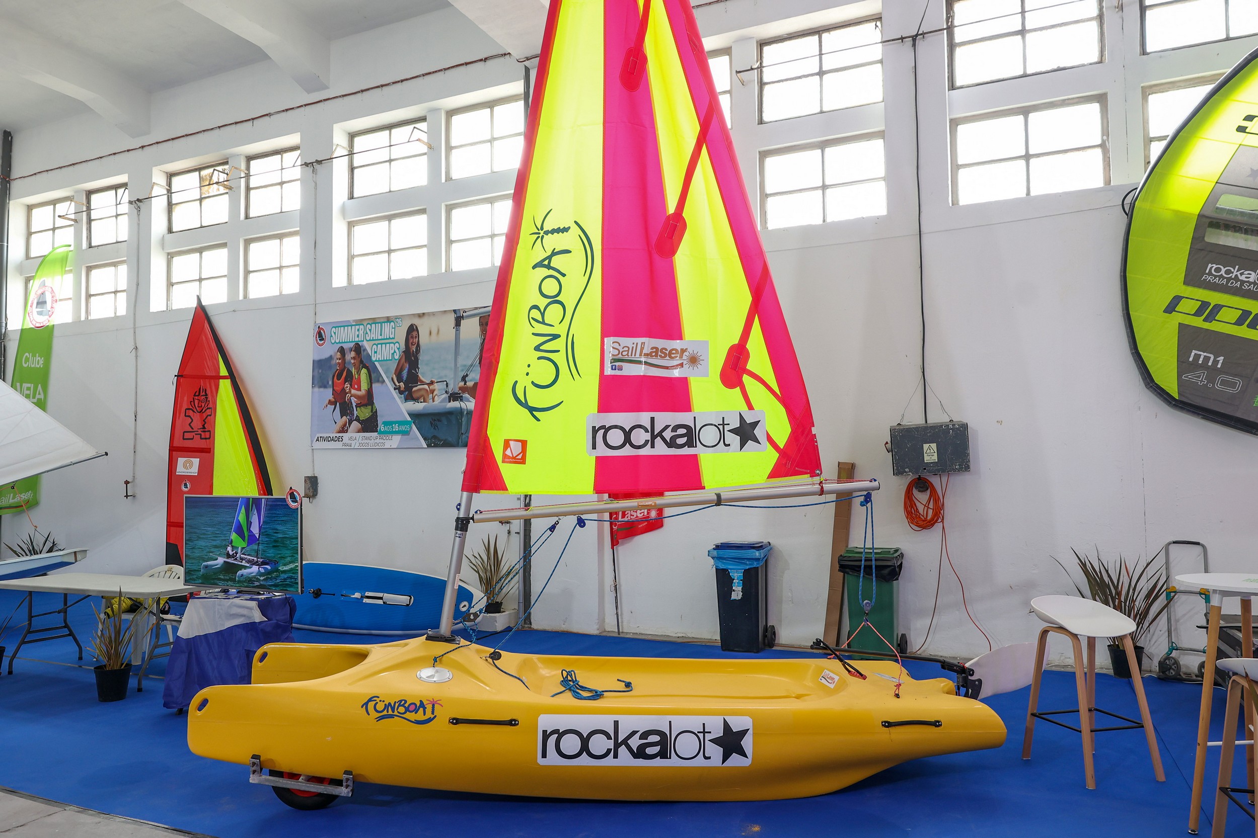 O evento reúne cerca de três dezenas de expositores nacionais e estrangeiros, nas áreas de náutica de recreio, pesca desportiva, caça submarina, mergulho, desportos de ar livre e turismo náutico e de montanha