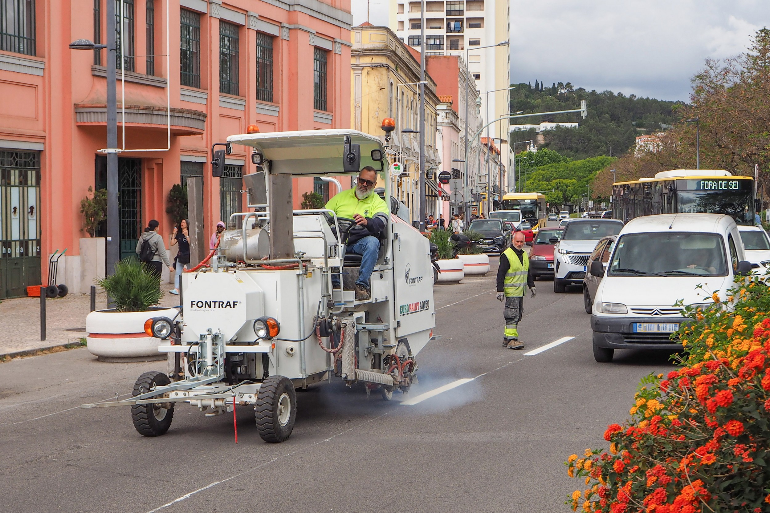 Avenida Luísa Todi - Pintura de eixos