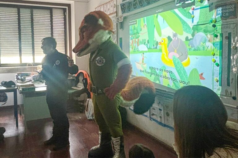 O Serviço Municipal de Segurança, Proteção Civil e Bombeiros de Setúbal promoveu na passada terça-feira uma ação de formação e sensibilização para alunos do 3.º ano do primeiro ciclo da Escola Básica N.º 7 da Fonte do Lavra