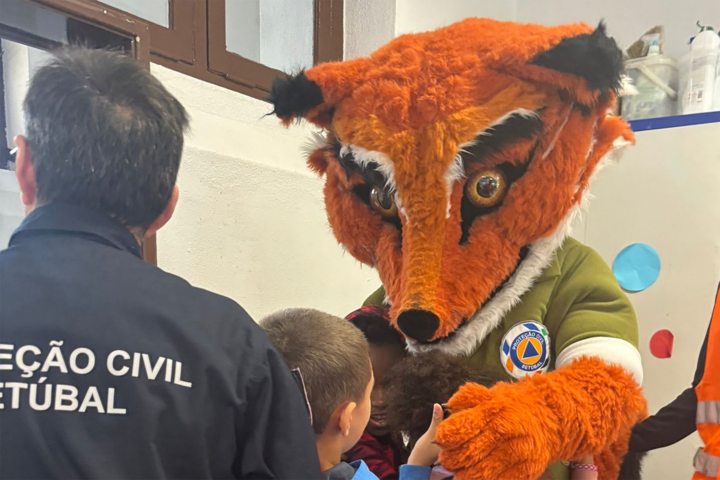 O Serviço Municipal de Segurança, Proteção Civil e Bombeiros de Setúbal promoveu na passada terça-feira uma ação de formação e sensibilização para alunos do 3.º ano do primeiro ciclo da Escola Básica N.º 7 da Fonte do Lavra