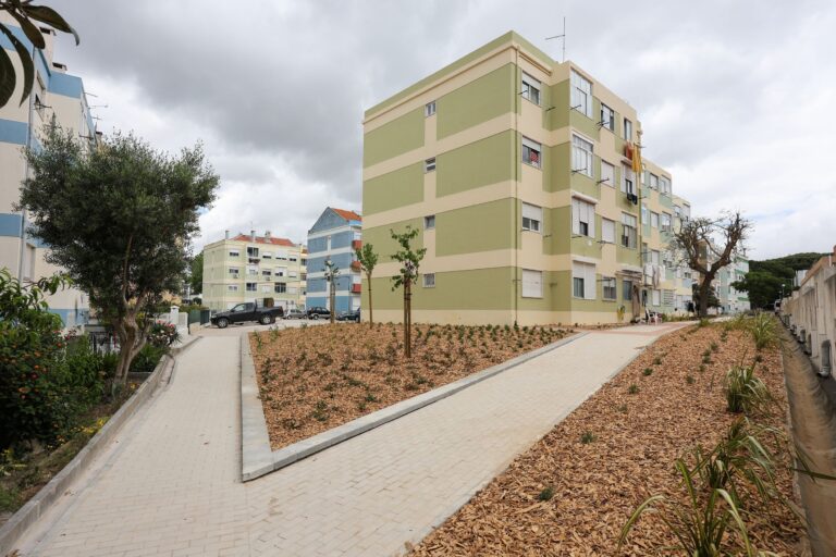 Traseiras da Rua de Vanicelos e da Praceta das Amoreiras - Obra concluída