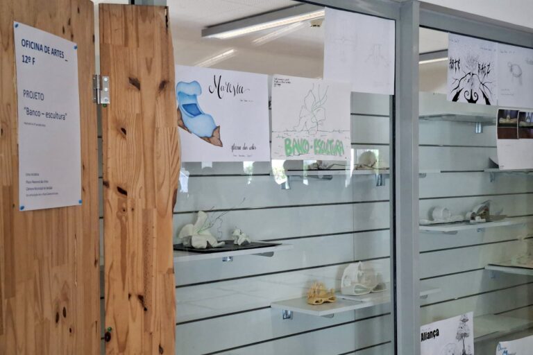 A iniciativa 'Vem Vender O Teu Peixe' desafiou os alunos das turmas de artes do concelho a desenharem projetos de mobiliário urbano