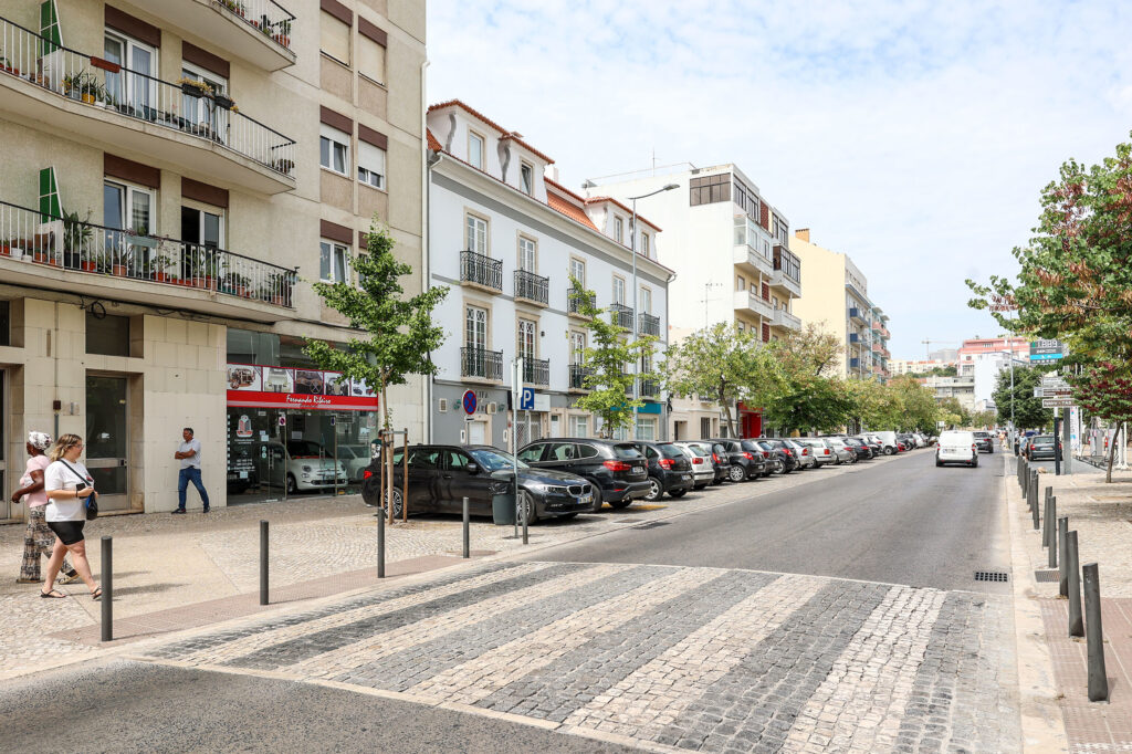 Avenida dos Combatentes - fachada sul