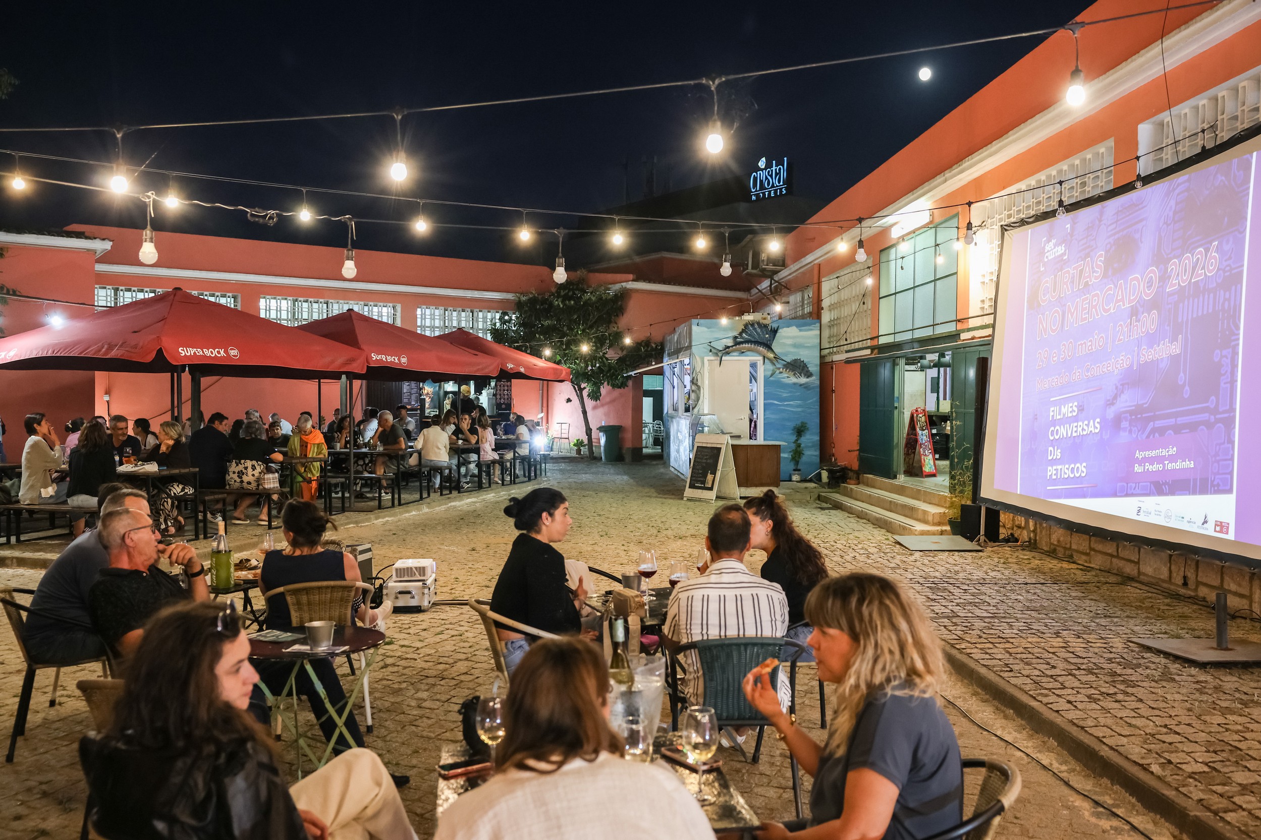 Foram duas noites de ambiente descontraído, proximidade entre artistas e público, com cinema, conversas, música e gastronomia