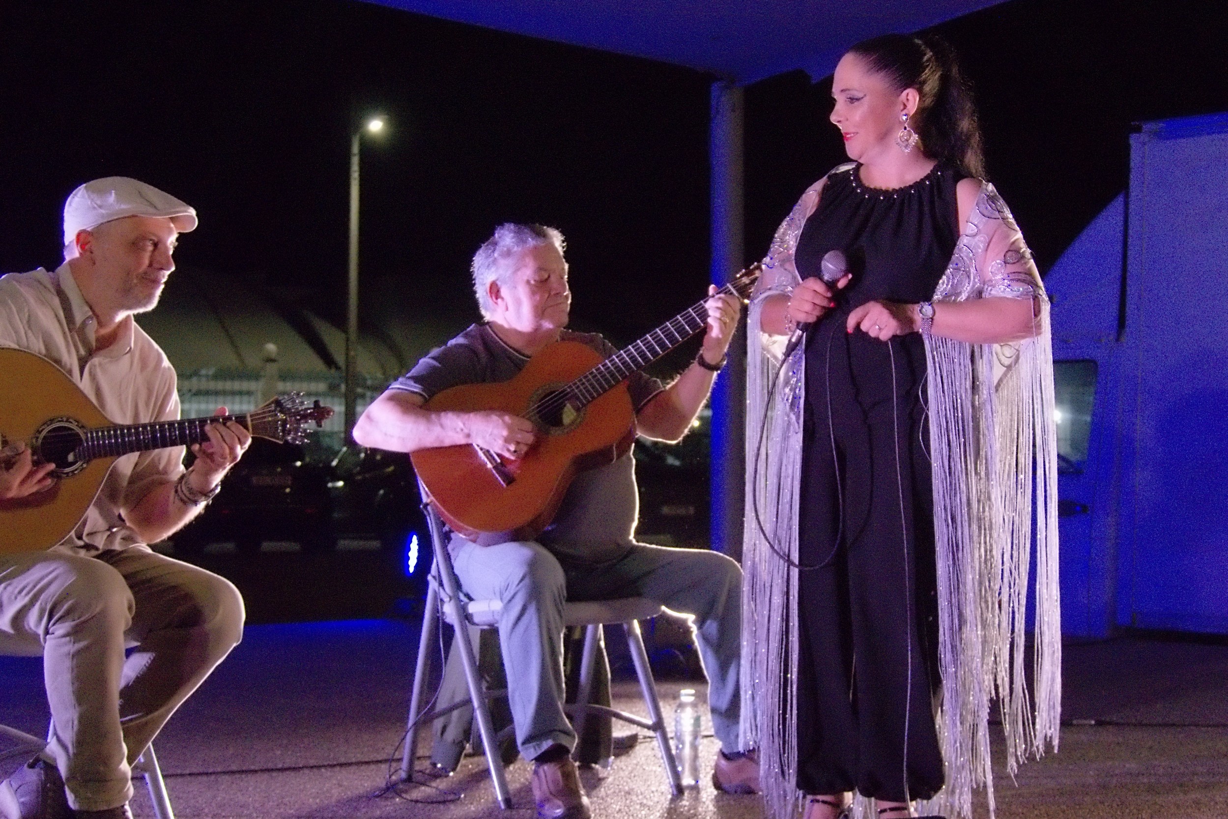 Maria do Céu Freitas acompanhada de Pedro Antunes na guitarra portuguesa e de Vítor Pereira na viola de fado