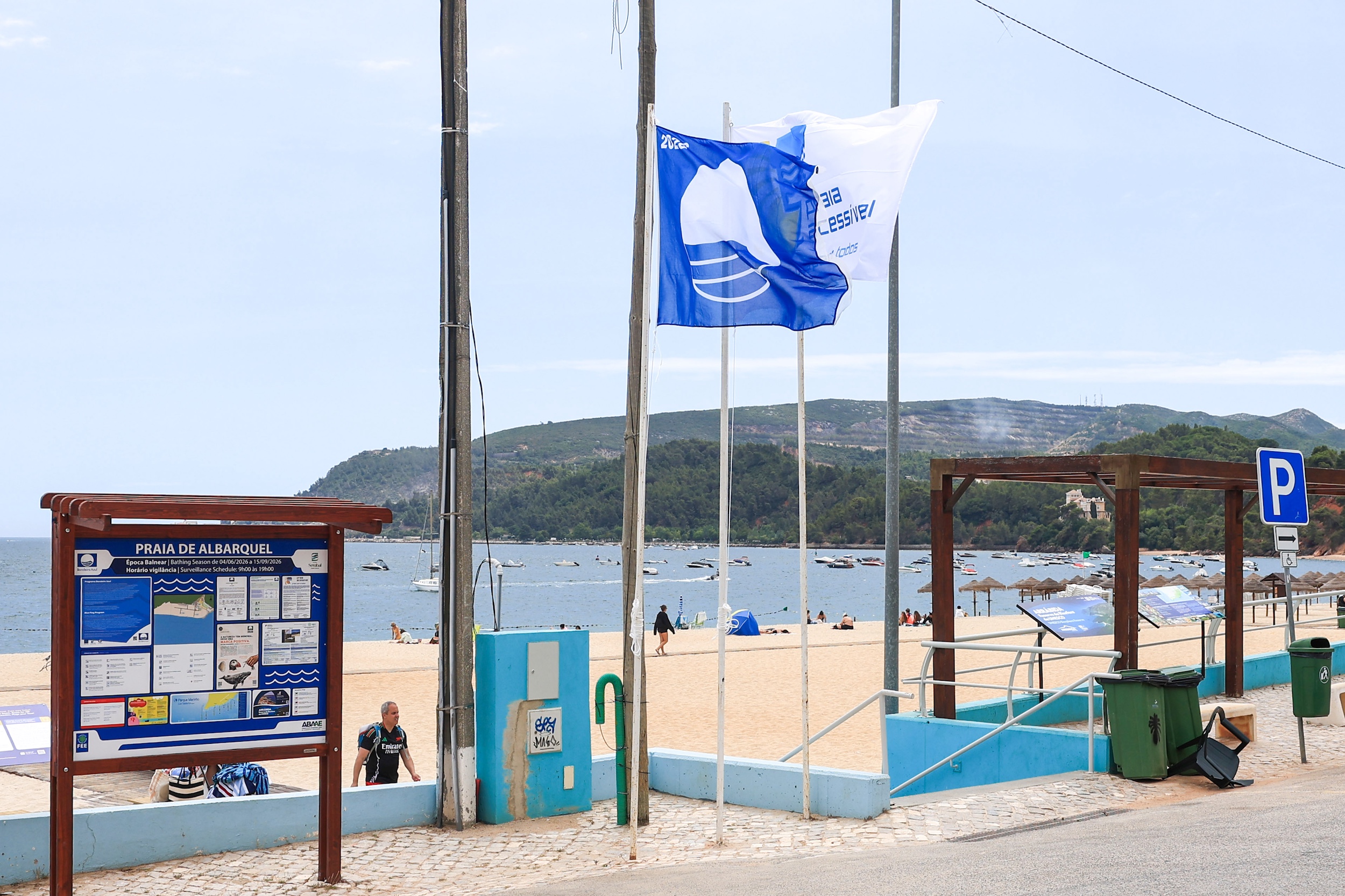 Bandeiras Azul e Praia Acessível na Albarquel