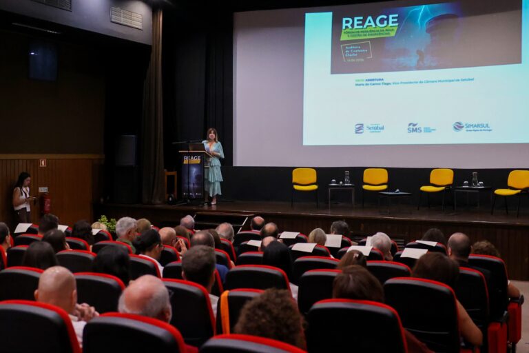 A vice-presidente da autarquia, Maria do Carmo Tiago, destacou a importância de promover espaços de reflexão sobre desafios que afetam diretamente as populações e os territórios