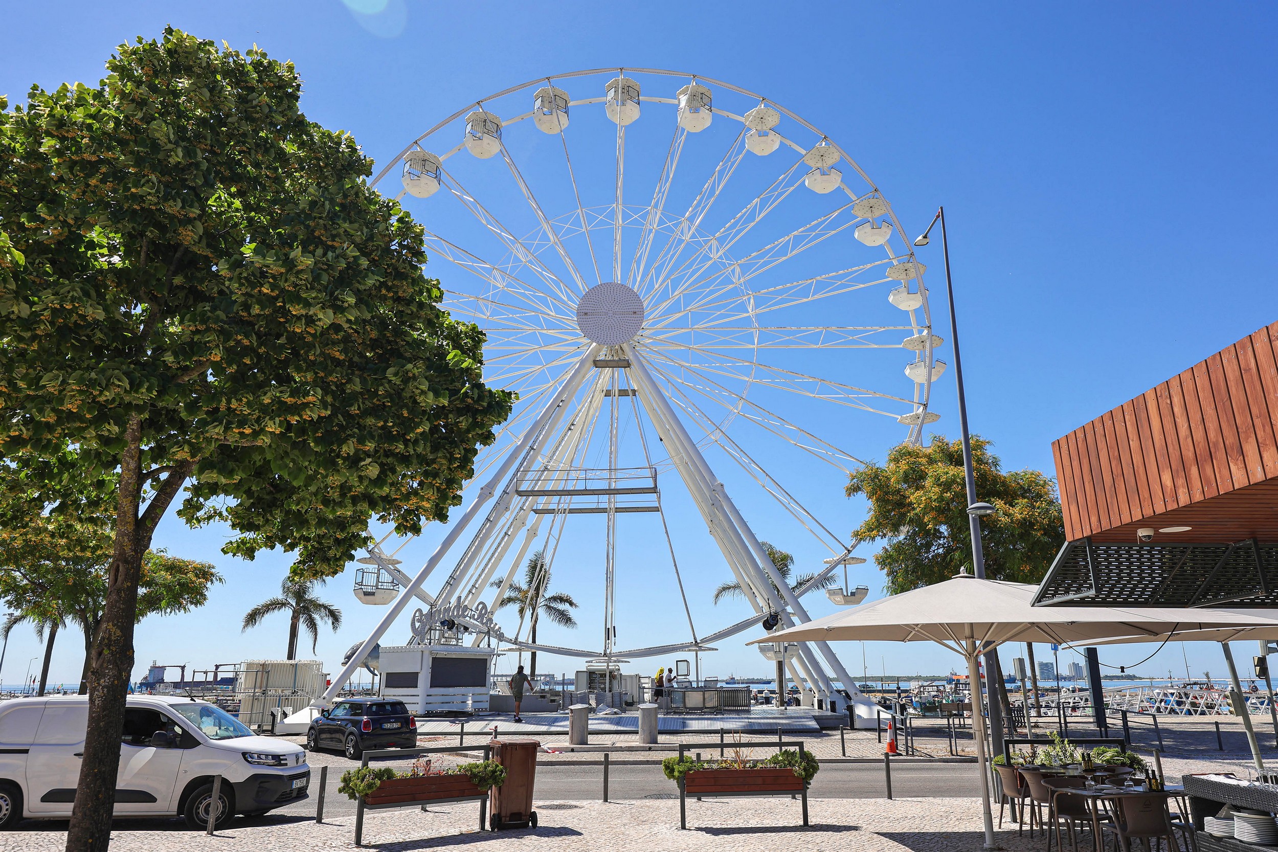 Roda gigante ecológica de 32 metros em Setúbal