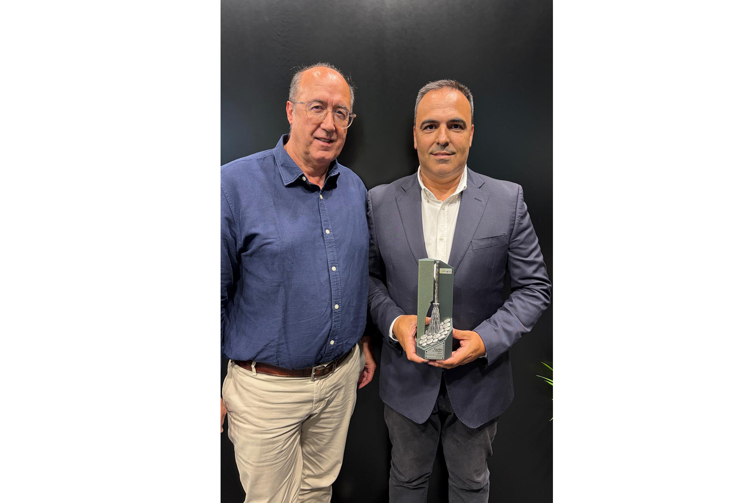 O vereador Bruno Russo foi quem recebeu o prémio, atribuído aos Serviços Municipalizados de Setúbal (SMS)