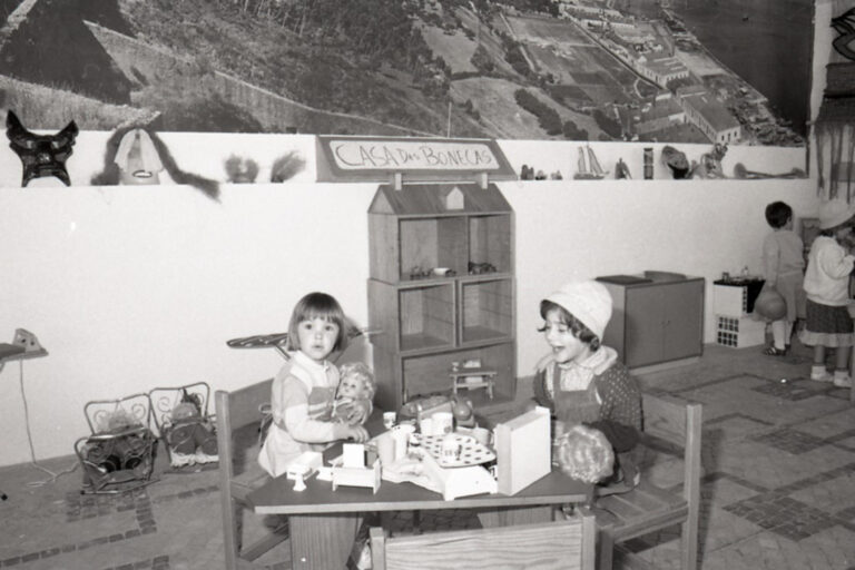 Dia Internacional do Brincar com fotografias da infância nos anos 80